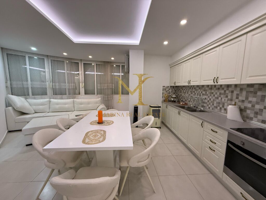 SHITET APARTAMENT 2+1 PRANE SHKOLLES BAJRAM CURRI !!