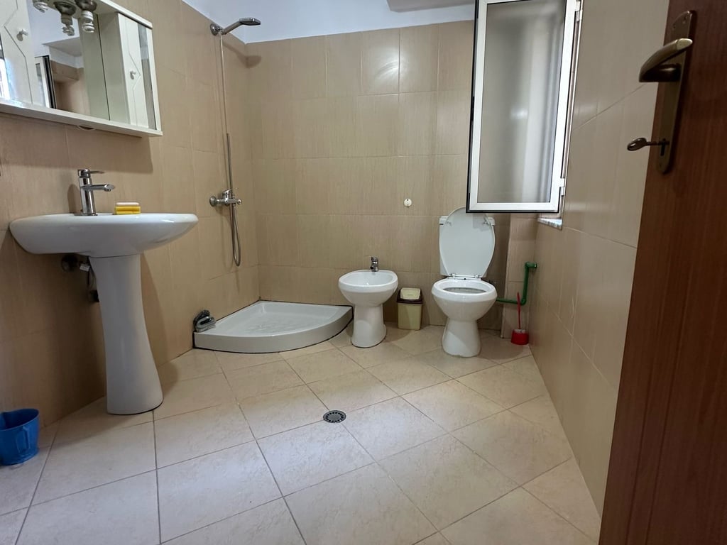 Apartament 2+1 me qira tek shkolla vasil shanto