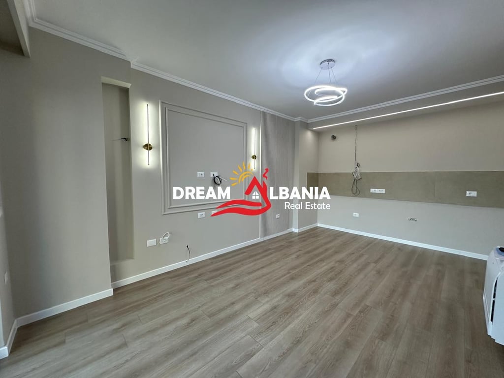 Ambjent Biznesi/Zyre me Qera ne Myslym Shyr, prane Shkolles Arben Broci ne Tirane (ID 42611296)