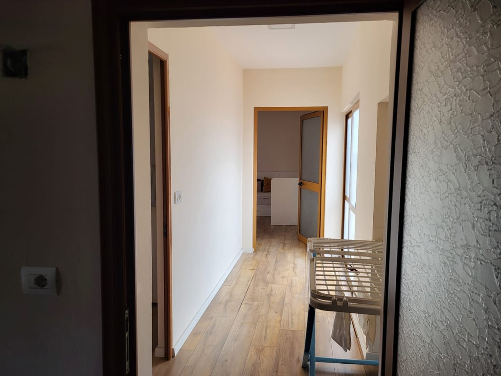 Shtepi me qera 2+1 tek Siri kodra