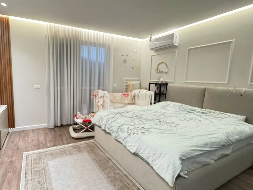 Apartment 2+1+2 for sale entrance Kodra e Diellit 1.
