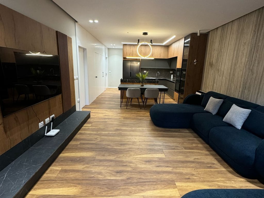 Jepet me Qira Apartament 3+1 me Mobilim Luksoz, +🅿 