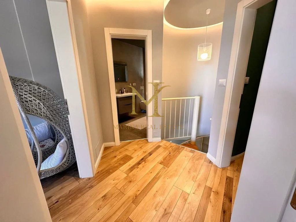 OFFRIAMO IN VENDITA DUPLEX LUXURY DI TIPOLOGIA 3+1+2, A GOLEM!!