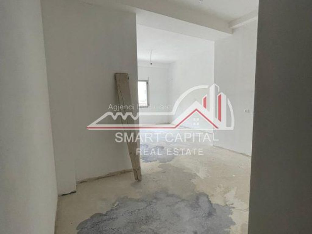 VENDESI APPARTAMENTO 2+1, VICINO AI POMPIERI DI VALONA!