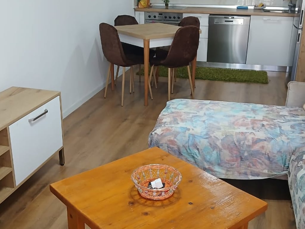 1+1 per qira afer 21 Dhjetorit, Kompleksi Star