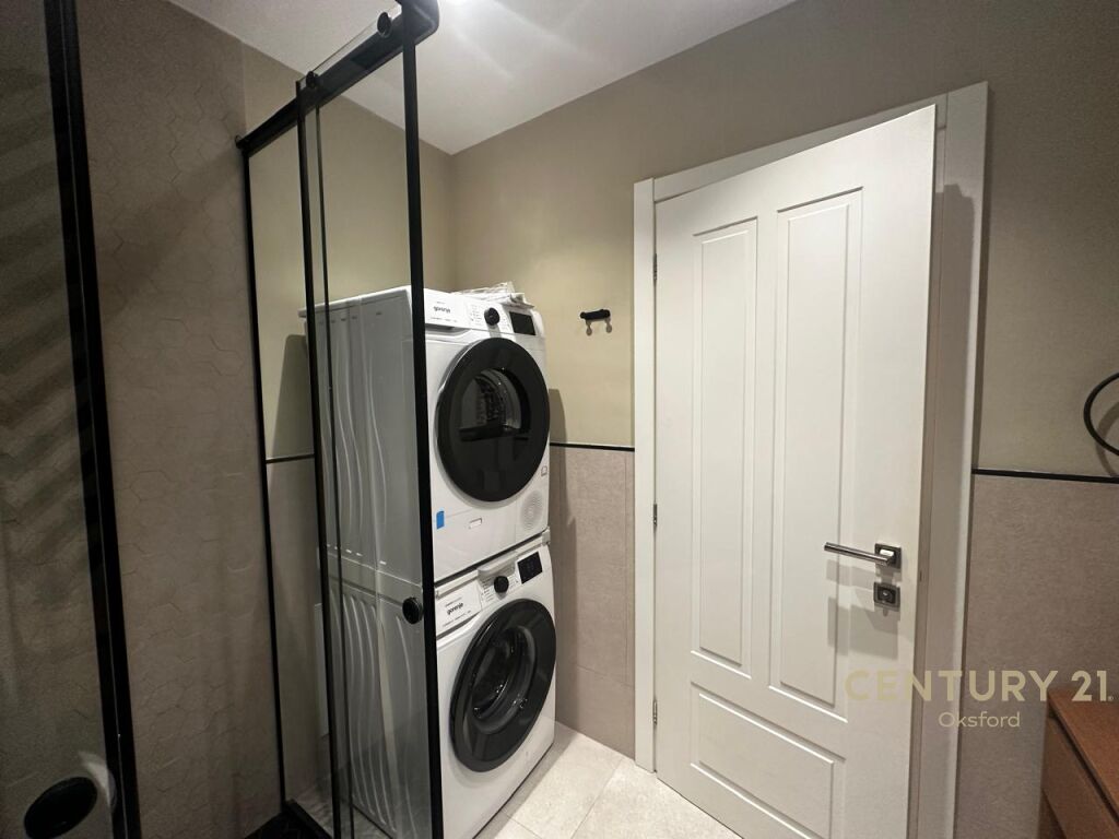 SHITET EKSKLUZIVE PENTHOUSE LUKSOZ 3+1+VERANDE TE KOPSHTI BOTANIK