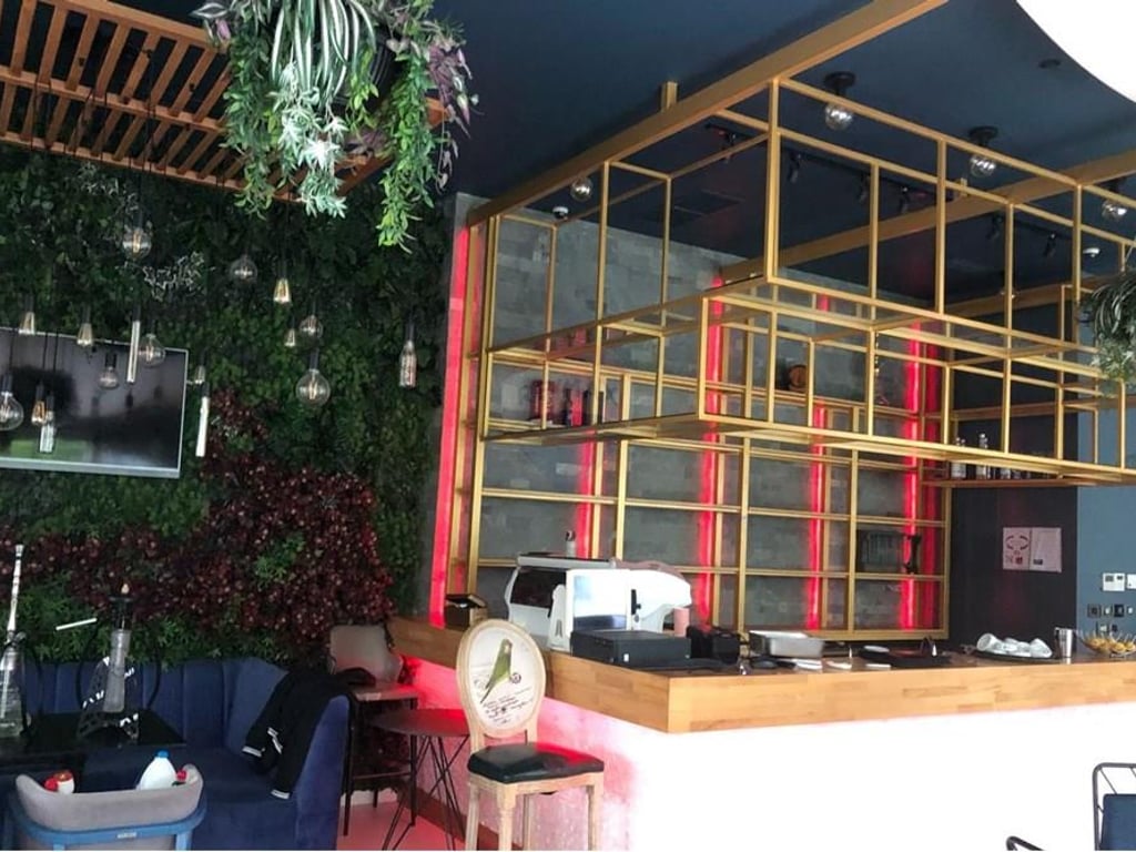 Shitet lokal ne Astir"