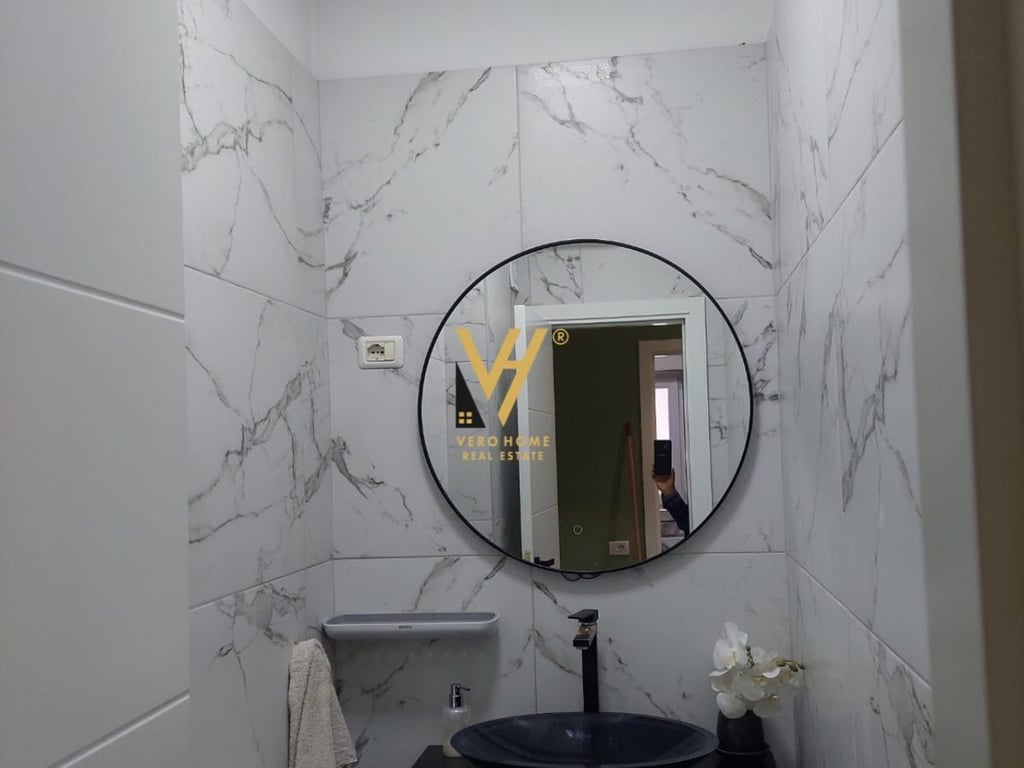 AFFITTASI APPARTAMENTO 3+1+2 A SELVIA, CENTRO 1.000 EURO