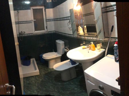 Jepet me qera apartament 3+1 ne Xhamllik!