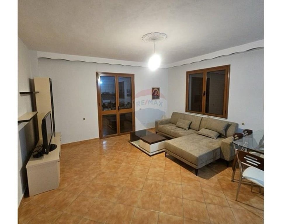 Apartament 2+1 për Qera, pranë Kristal Center