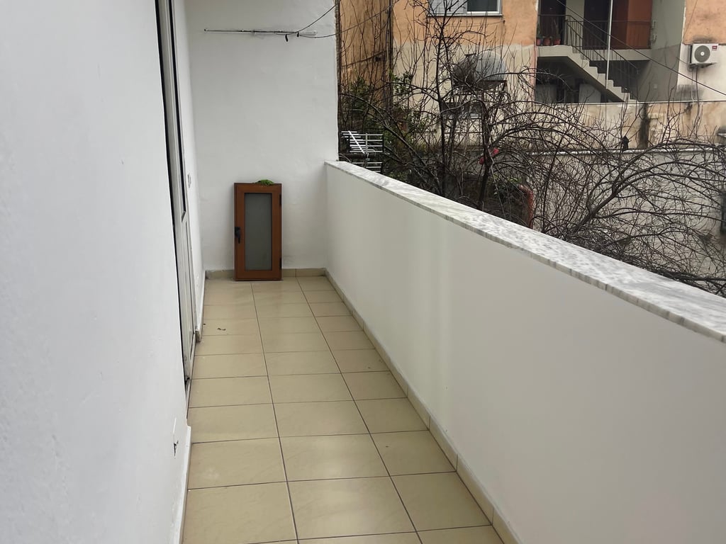 Jepet me qera apartament 1+1 tek Prokuroria