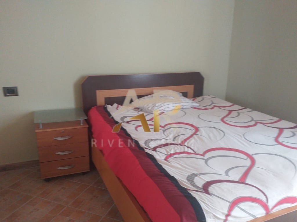 Jepet me qera hyrje 1+1 Kodra e Priftit