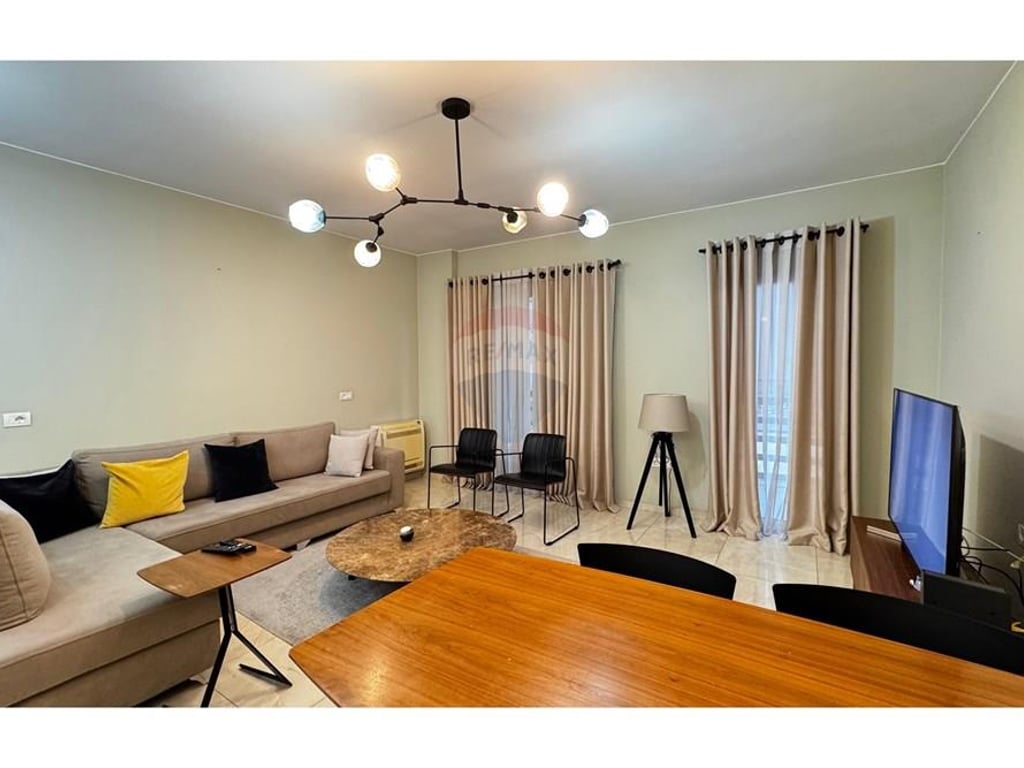 Apartament - Për Qira - Komuna e Parisit - Kompleksi Dinamo