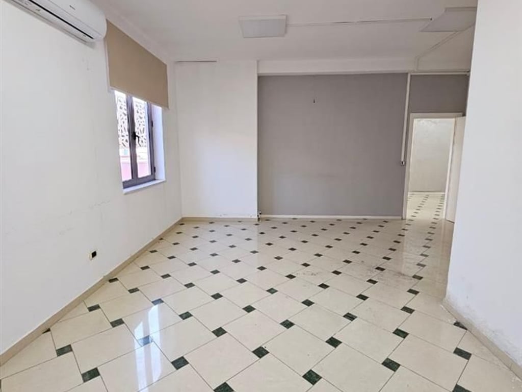 BUSINESS SPACE FOR RENT ON THE NEW PORT ROAD