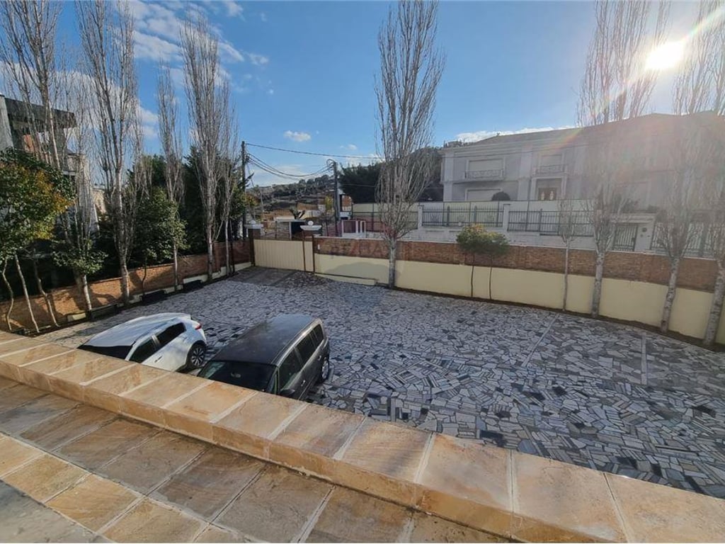 MULTIFUNCTIONAL YEAR FOR SALE NEAR TEG!