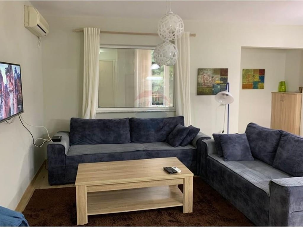 Jepet apartament 1+1 me qira ne qender te rruga Bardhok Biba