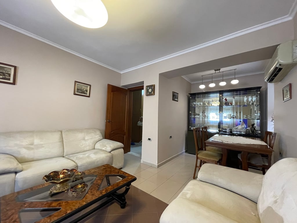 Appartamento 2+1 presso l'Ambasciata Cinese, Via di Durazzo