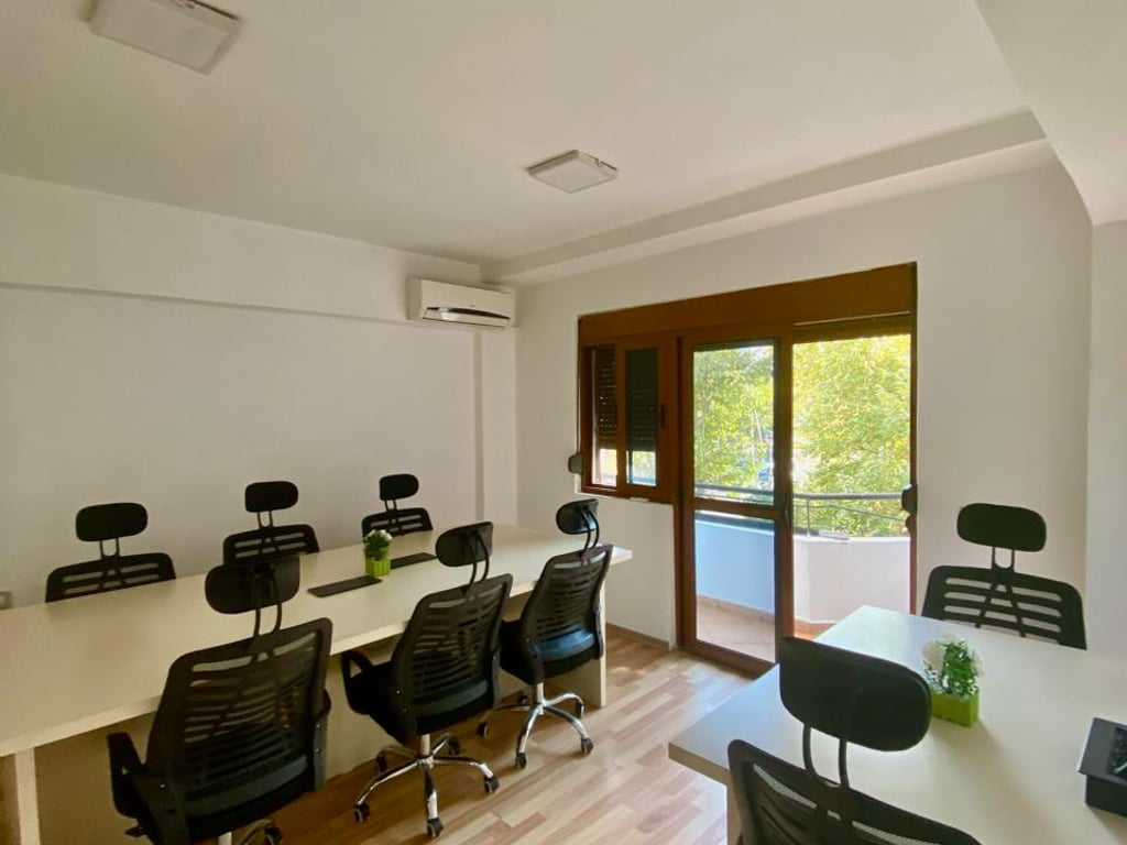 Zyra me qira ne qender tek 9 Kateshet