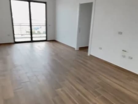 Zyre Me Qera 2+1 tek Kompleksi Arlis, Farmacia 10 (ID BZ2604) Tirane.