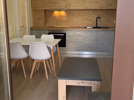 Affittasi appartamento 2+1 a Yzberisht presso Grand Gallery 550 euro.