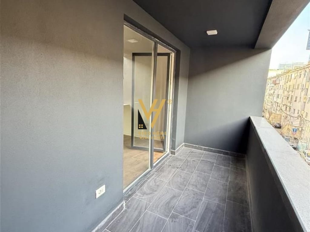 JEPET ZYRE 108 M2 ME QERA TE RRUGA E DURRESIT 850 EURO