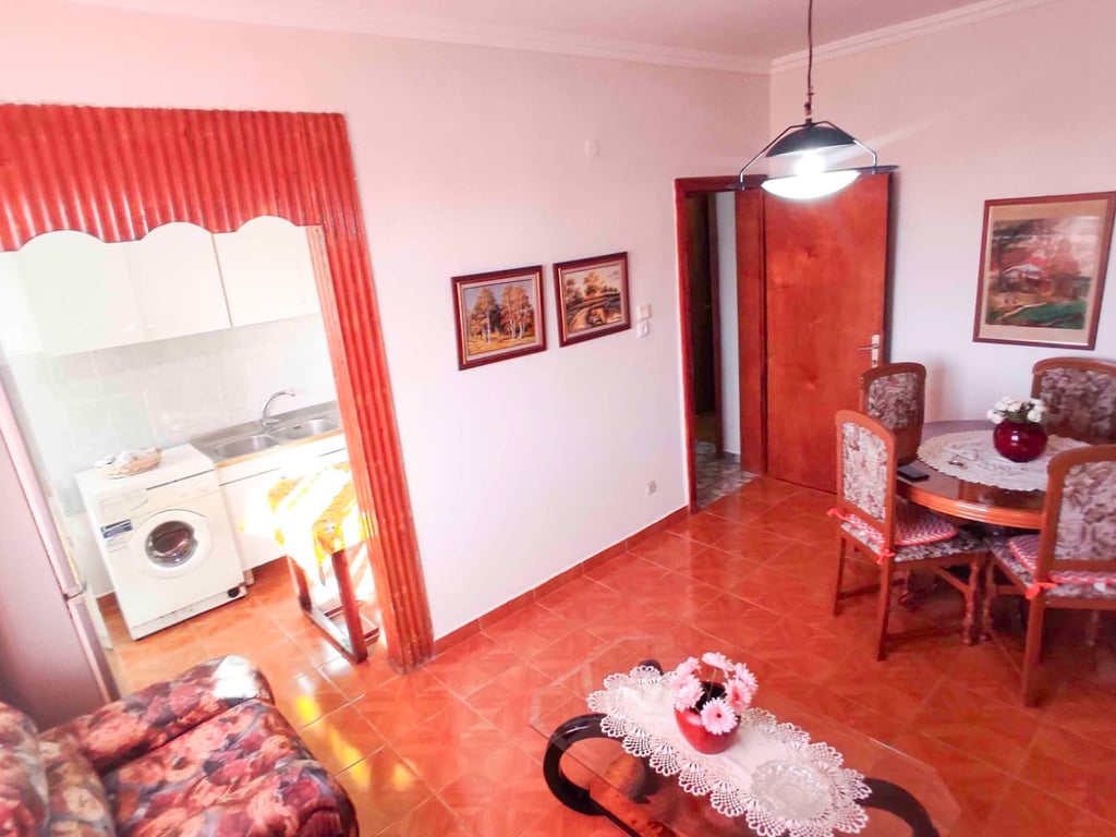 2+1 per qira afer Shkolles se Kuqe