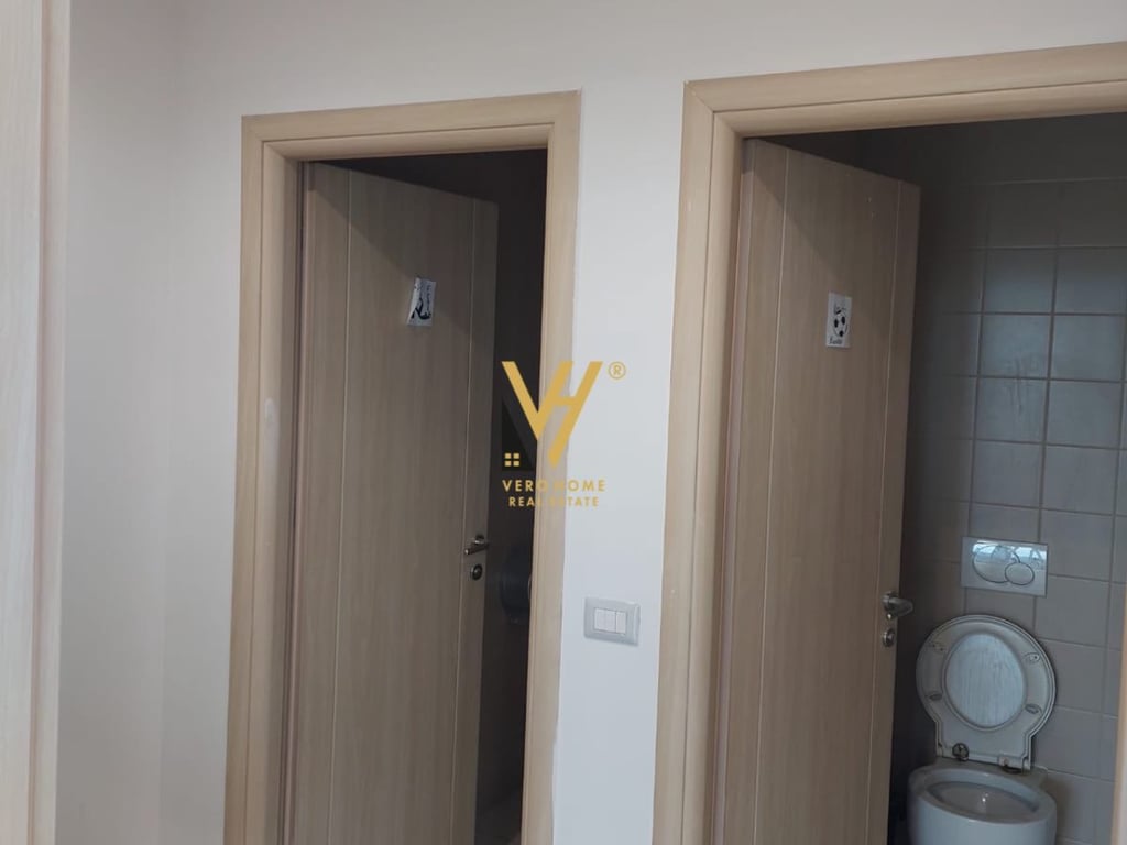 JEPET ZYRE 230 M2 BRUTO ME QERA TE PALLATI ME SHIGJETA 2.600 EURO