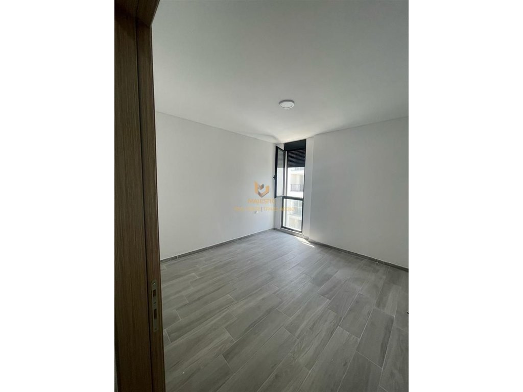 Si offre appartamento 3+1 in via 5 maggio.
