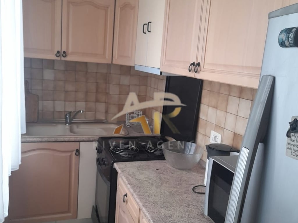 Jepet me qera apartament 3+1+kuzhinë më vete në Vasil Shanto