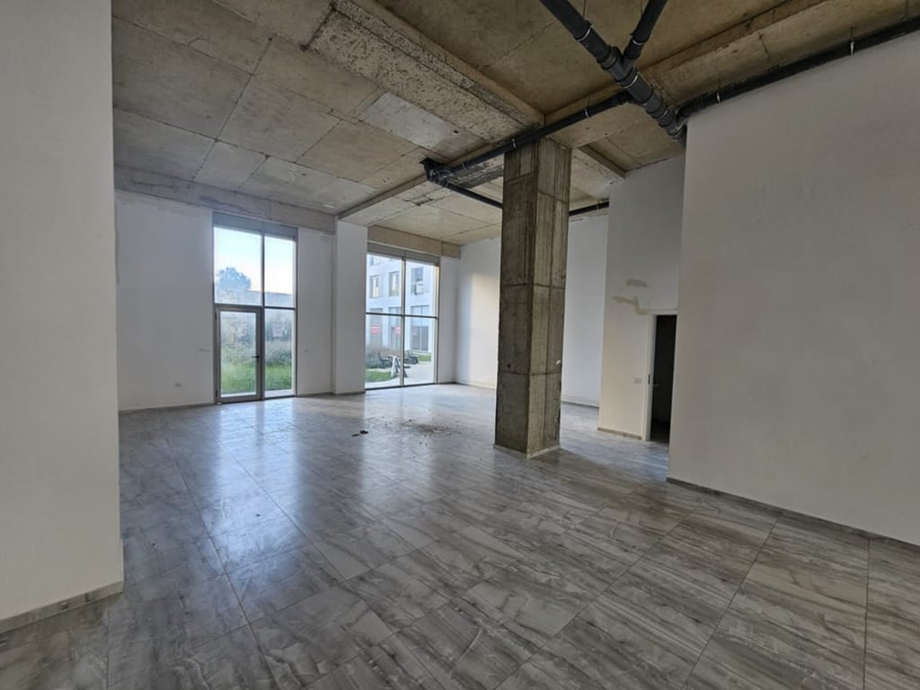 Ambiente Commerciale in Affitto!