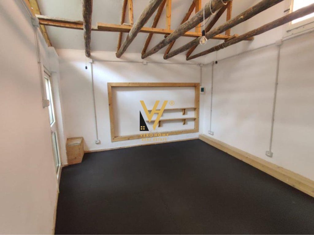 BUSINESS SPACE 16 M2 FOR RENT IN MYSLYM SHYRI 370 EURO