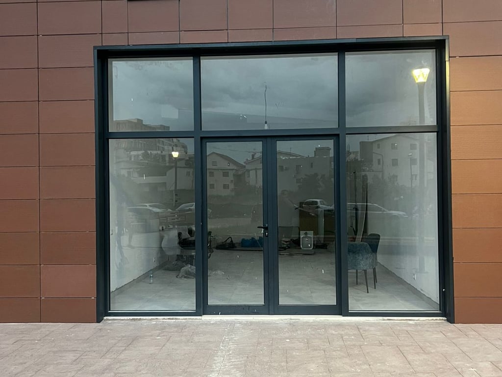 Affittasi locale in Viale Nuovo.