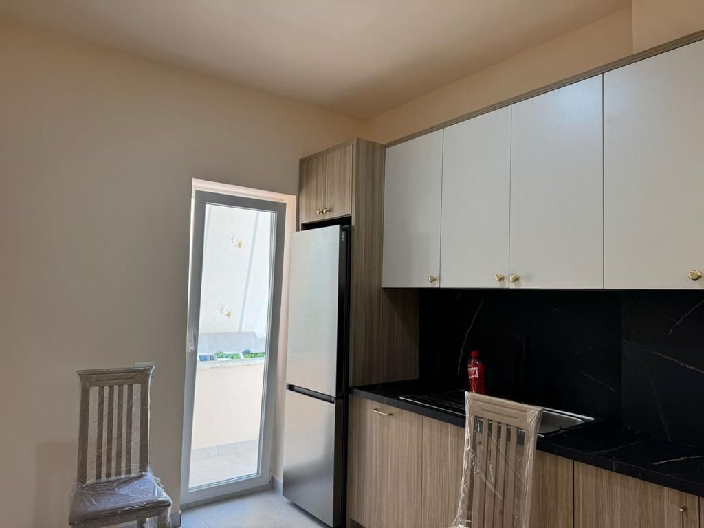 A 1+1 apartment is for rent on Dibra Street for 600 euros.