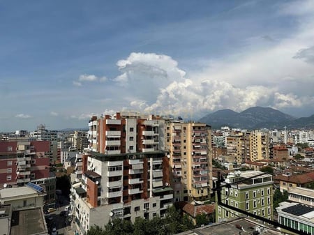 For sale 2+1+2 near the General Prosecutor's Office. €380,000