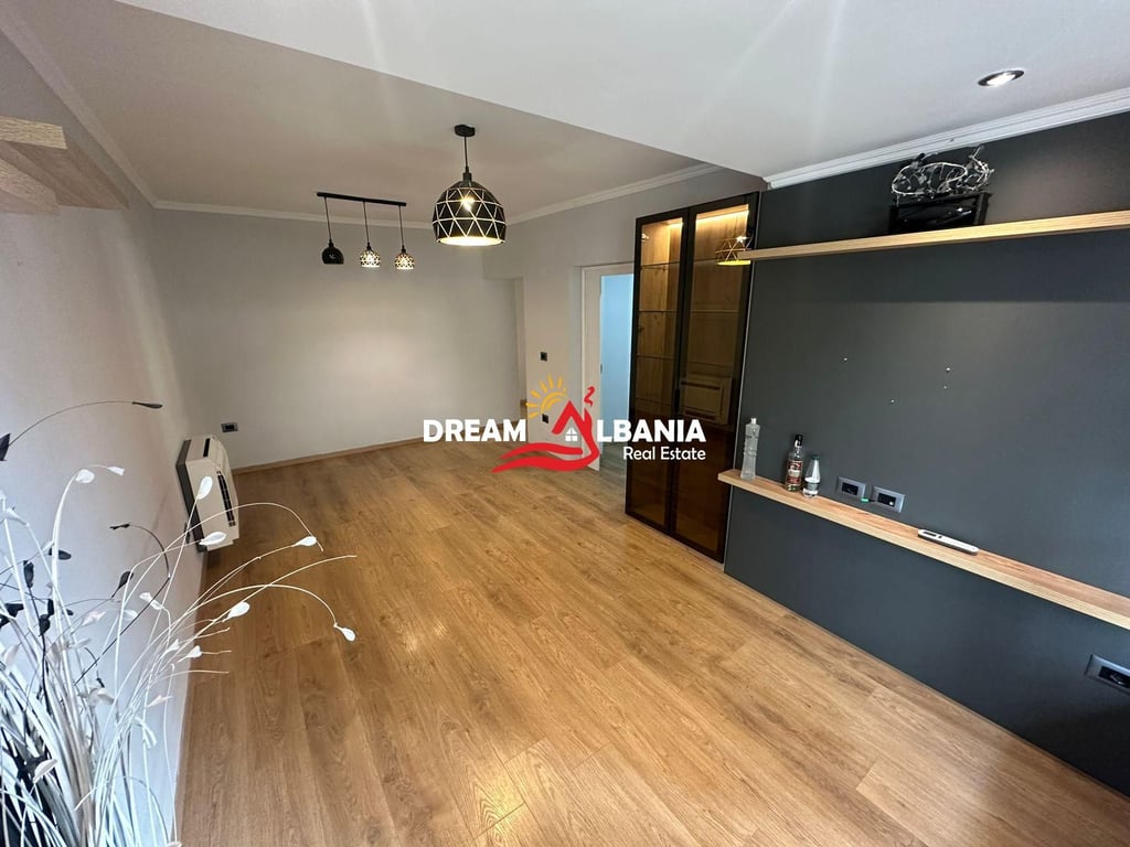 Ambiente ufficio in affitto in via Myslym Shyri, presso Shallvaret (ID 4261962)