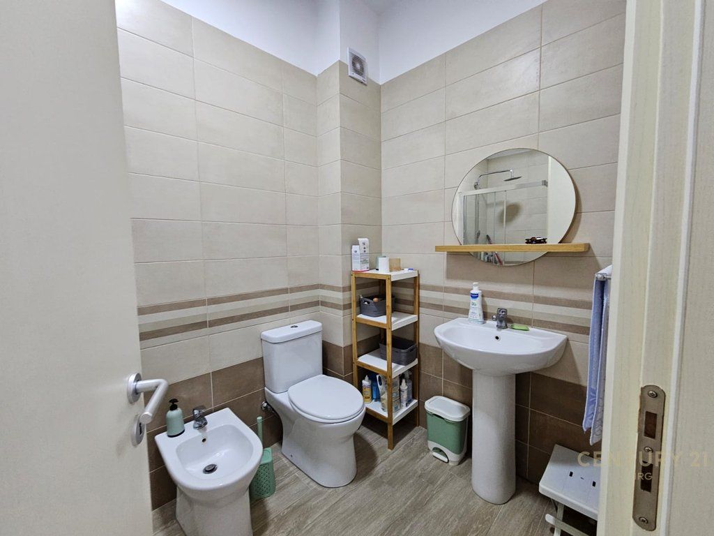 ✨🌴 SHITET APARTAMENT 2+1 ME OBORR NË KOMPLEKSIN LURA 3 – GJIRI I LALZIT