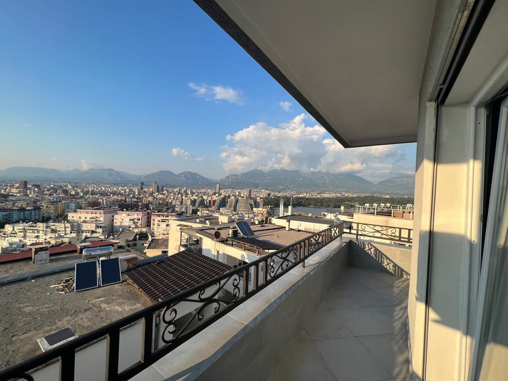 Jepen 2 apartamente identike per qera 2+1+2+Parkim tek Kopshti Botanik.