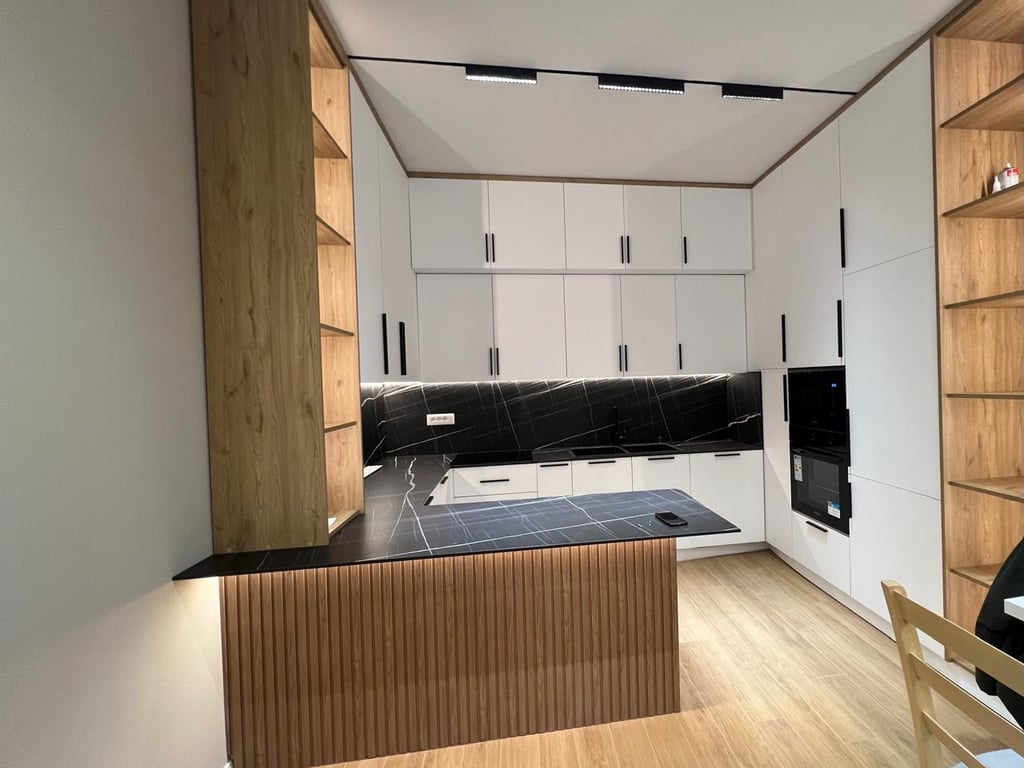 Tek Ish Sheshi Shqiponja,Rruga Tahir Kadare,jepet me qera apartament 2+1+2+post parkimi,70,000Leke 