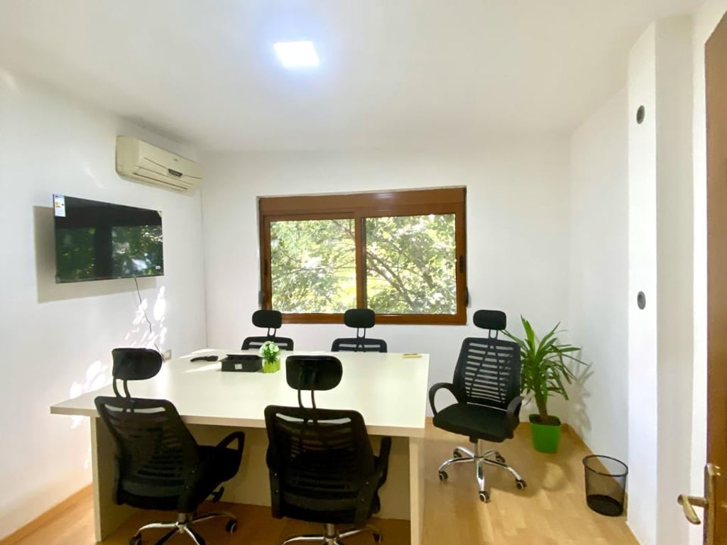 Zyra me qira ne qender tek 9 Kateshet