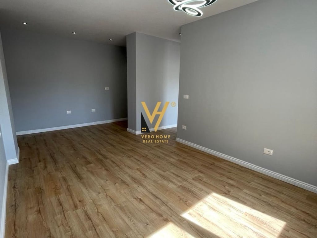 VENDESI APPARTAMENTO 1+1 A 5 MAJI 118.000 EURO