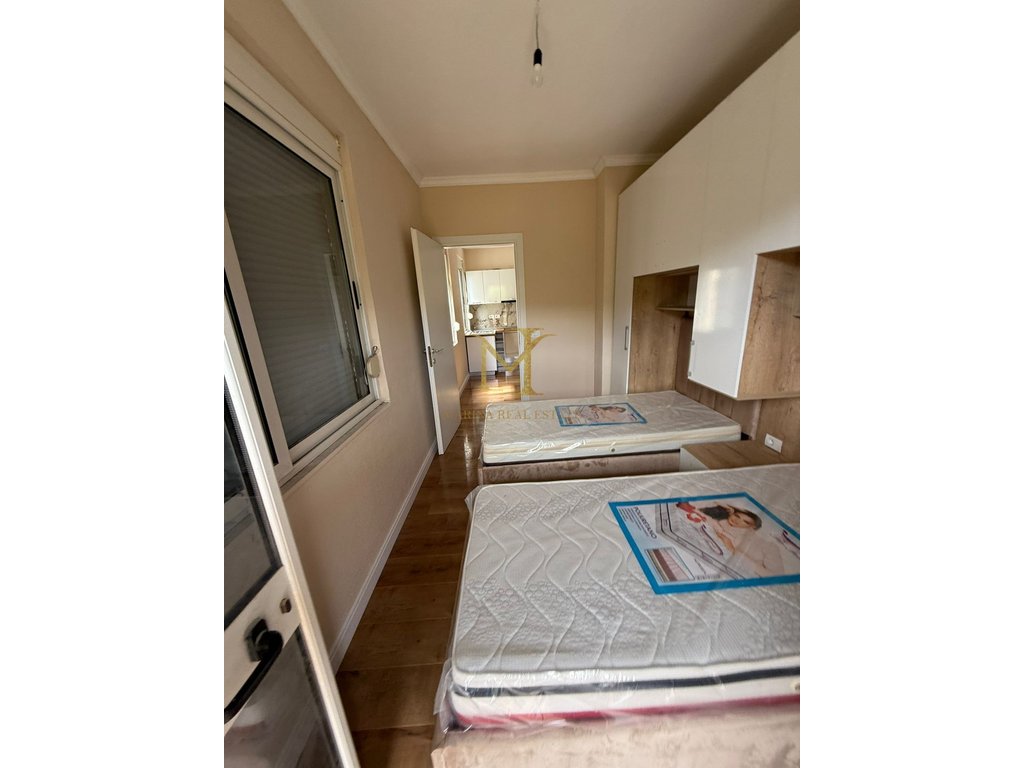 Vendesi Appartamento 2+1+Garage, Scoglio di Kavaja!!