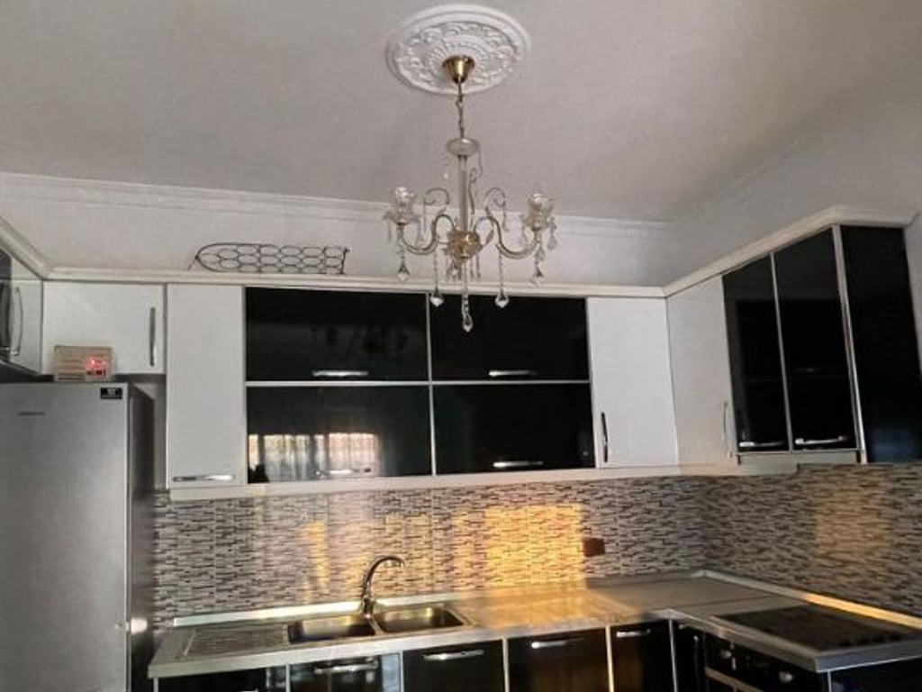 SHTEPI ME QERA - FRESKU