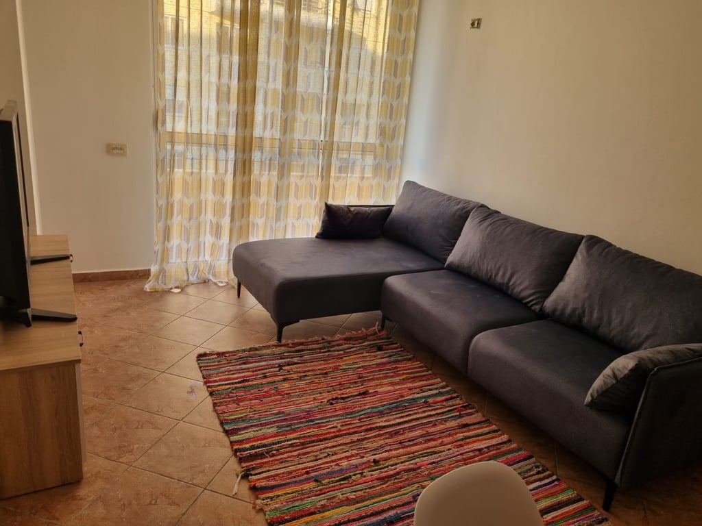 Affittasi appartamento 2+1+1 con balcone