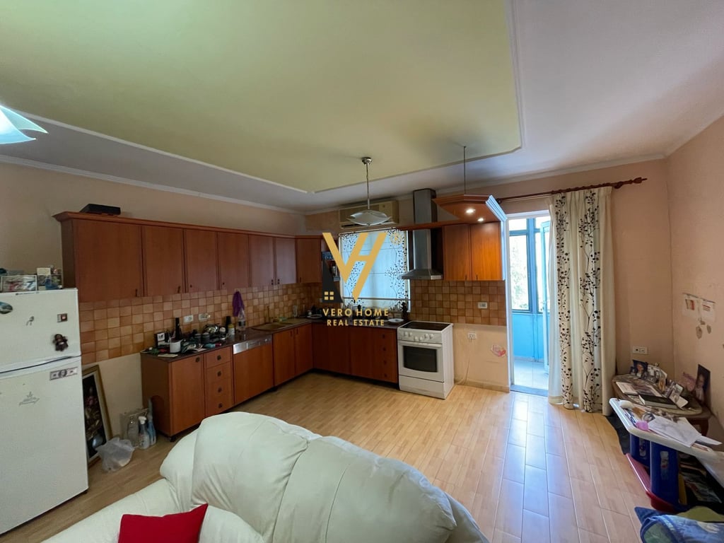 SHITET APARTAMENT 1+1+BLK TE STADIUMI DINAMO 175.000 EURO