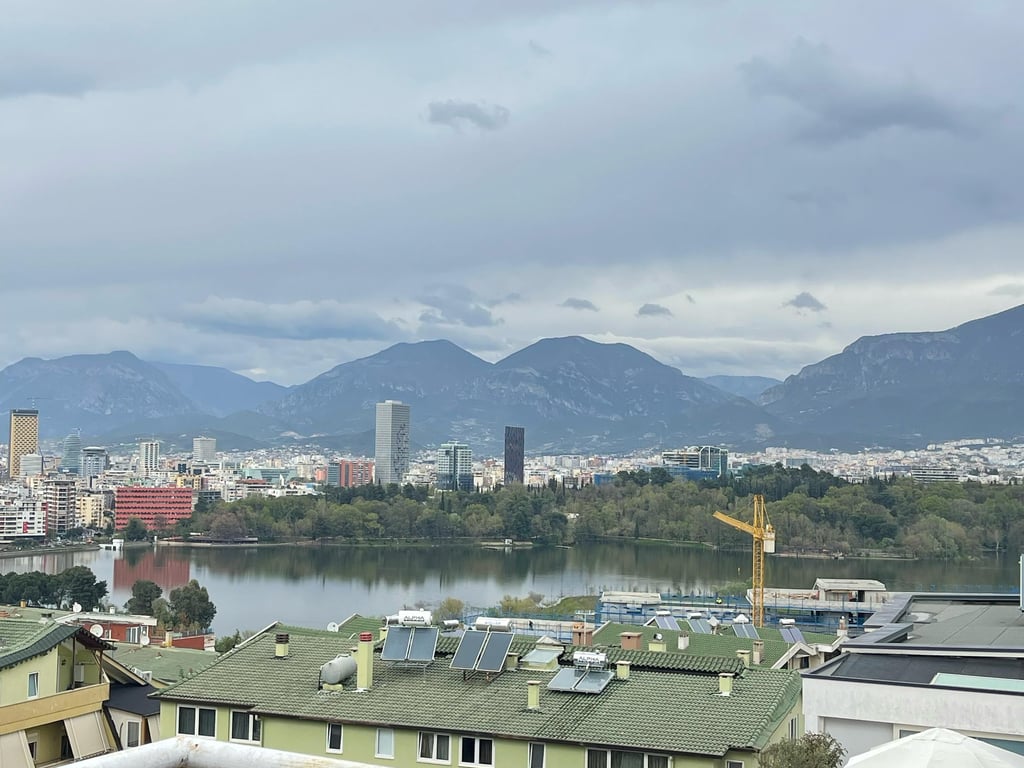 Affittasi appartamento 2+1+2 con un posto auto e vista sul Lago Artificiale, al Lago Artificiale.