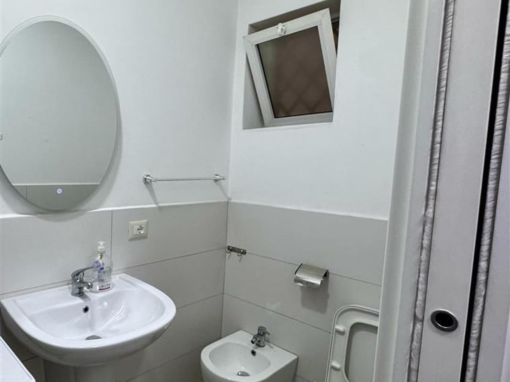 Jepet me qera apartament 1+1 tek Ambasada Amerikane