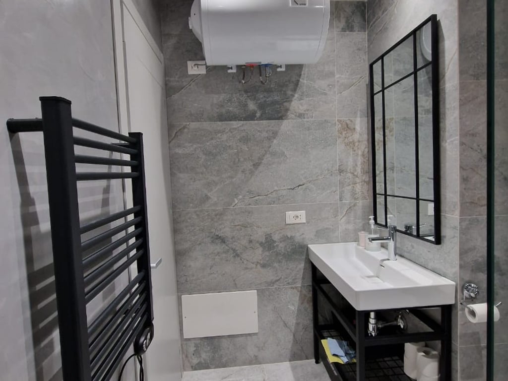 🏠 Apartament 1+1 me Qira 70m2– Tek Kopshti Zoologjik, Tiranë