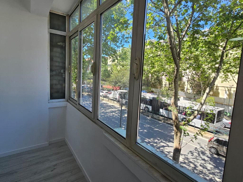 Apartament 2+1 perballe shkolles Harry Fultz, Stacioni i Trenit!