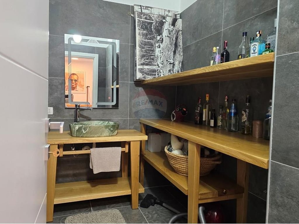 Appartamento - In Vendita - Scoglio di Kavajë, Durazzo, Albania