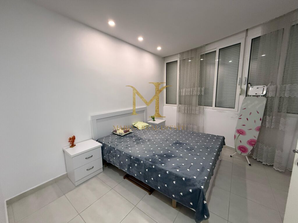 SHITET APARTAMENT 2+1 PRANE SHKOLLES BAJRAM CURRI !!